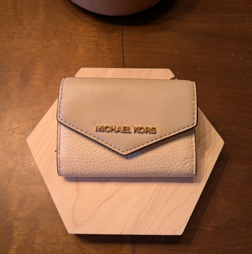 Michael Kors Grey & Off White Leather Coin/Keyholder - Picture 3 of 10